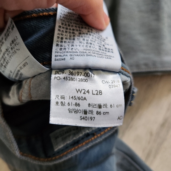 Levis Premium Taper Leg Mid Rise Jeans Distressed Size 24 - Picture 3 of 12